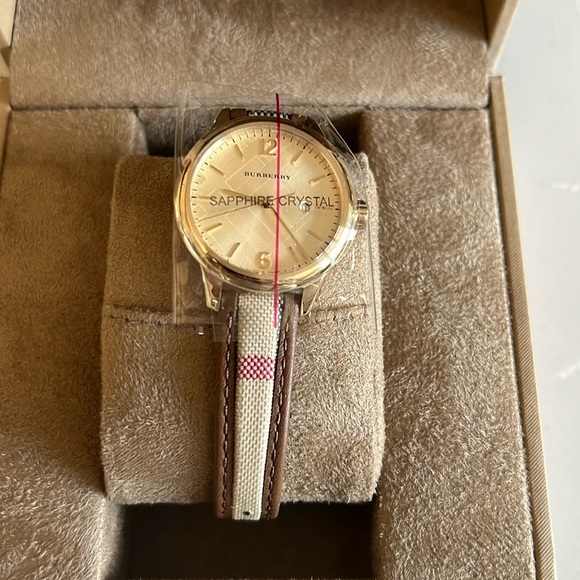 Burberry Watch NEW - Picture 1 of 9